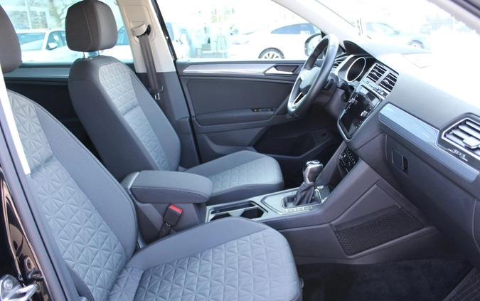 Volkswagen Tiguan cena 127900 przebieg: 30500, rok produkcji 2021 z Drohiczyn małe 277